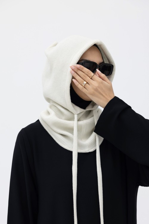 x  Cagoule en maille côtelée creme