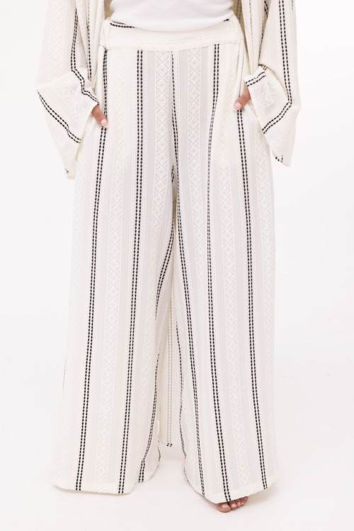Ensemble Louny black & white