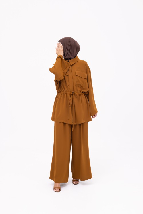 Ensemble Jen camel