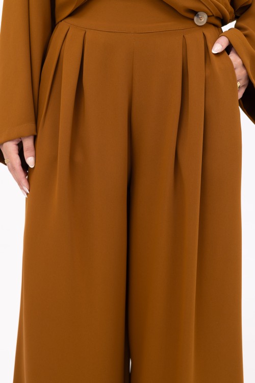 Ensemble Jen camel