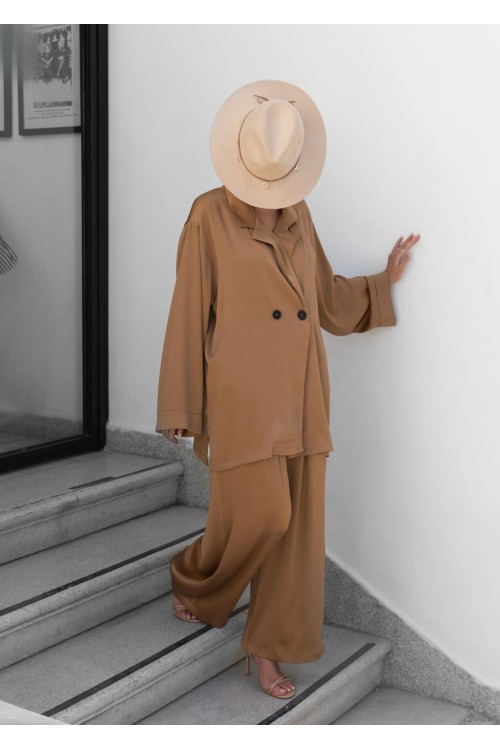Ensemble Carmen caramel satiné